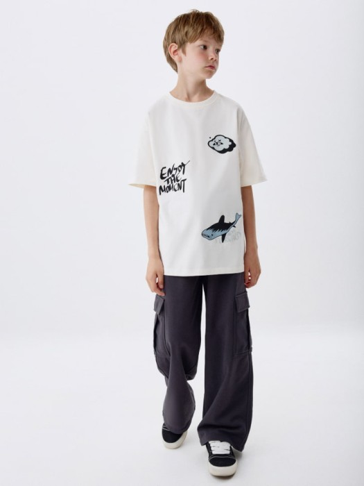 футболка оверсайз с принтом детская из коллекции  archive от бренда sela вид слева