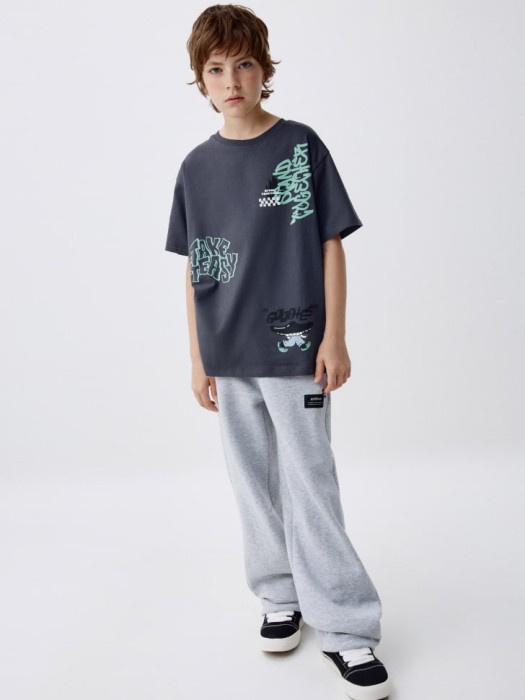 футболка оверсайз с принтом детская из коллекции  archive от бренда sela вид слева