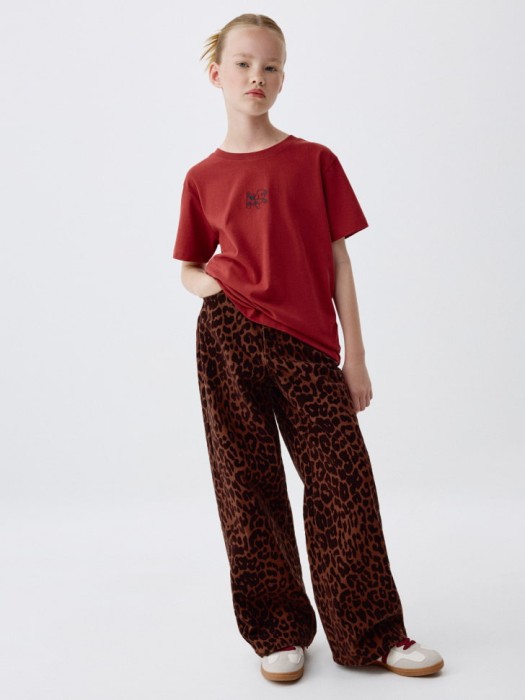 футболка оверсайз с принтом для девочек из коллекции  archive от бренда sela вид слева