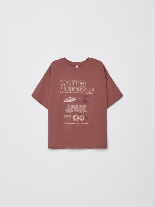 футболка оверсайз с принтом для девочек по цене 699 руб вид справа