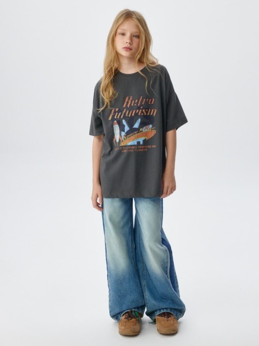 футболка оверсайз с принтом для девочек от бренда sela вид слева