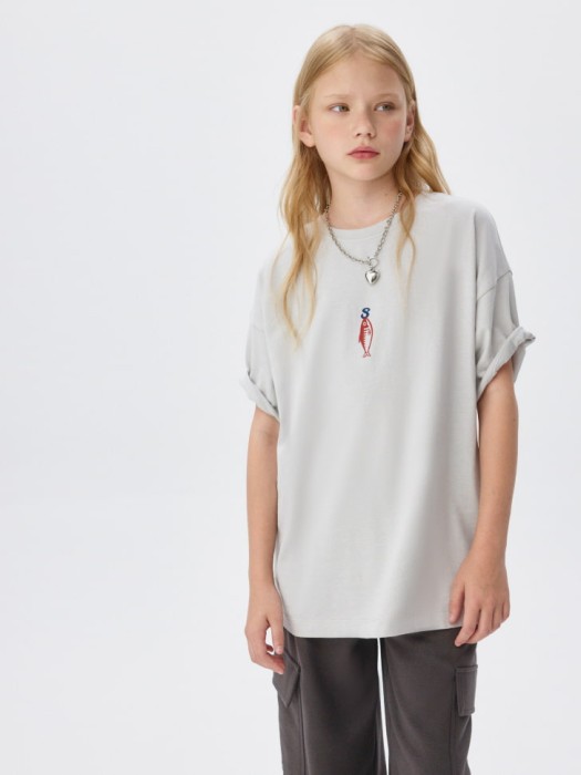 футболка оверсайз с принтом для девочек от бренда sela вид слева
