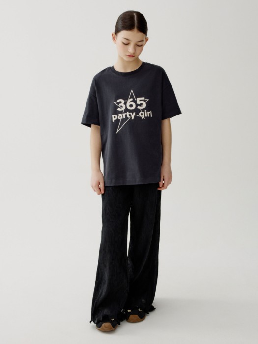 футболка оверсайз с принтом для девочек по цене 999 руб вид справа