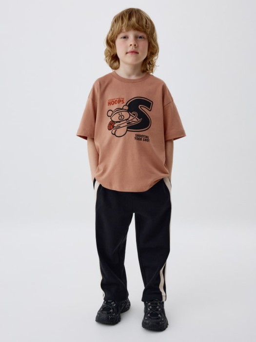 футболка оверсайз с принтом для мальчиков от бренда sela вид слева