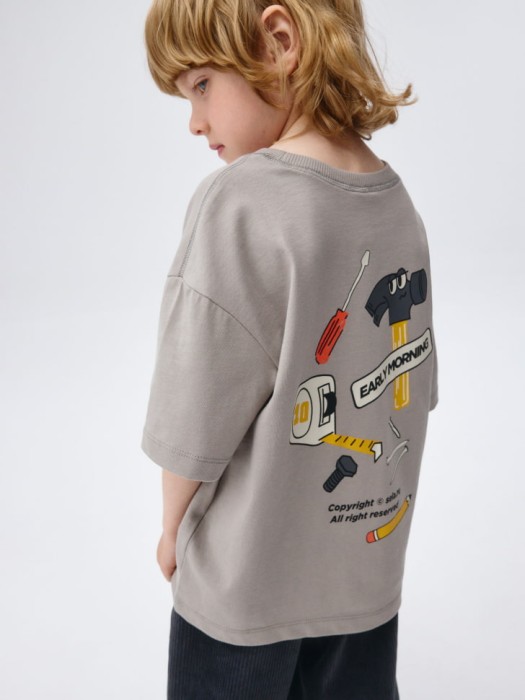 футболка оверсайз с принтом для мальчиков от бренда sela вид слева