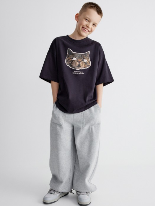футболка оверсайз с принтом для мальчиков от бренда sela вид слева