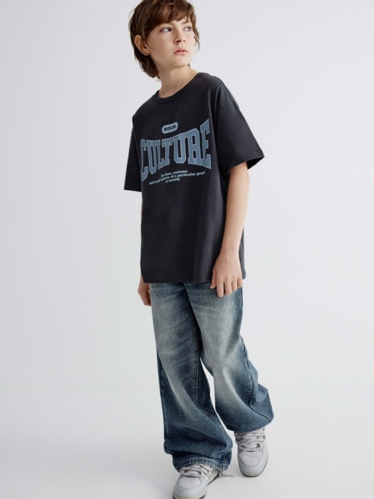 футболка оверсайз с принтом для мальчиков от бренда sela вид слева