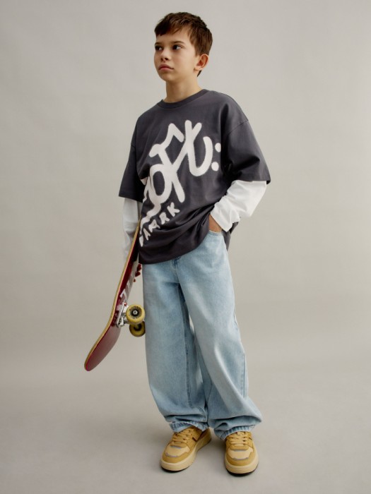 футболка оверсайз с принтом для мальчиков от бренда sela вид слева