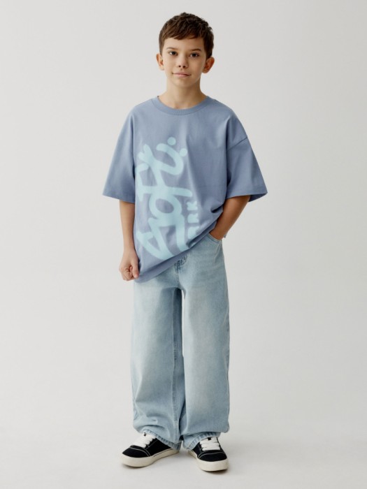 футболка оверсайз с принтом для мальчиков от бренда sela вид слева
