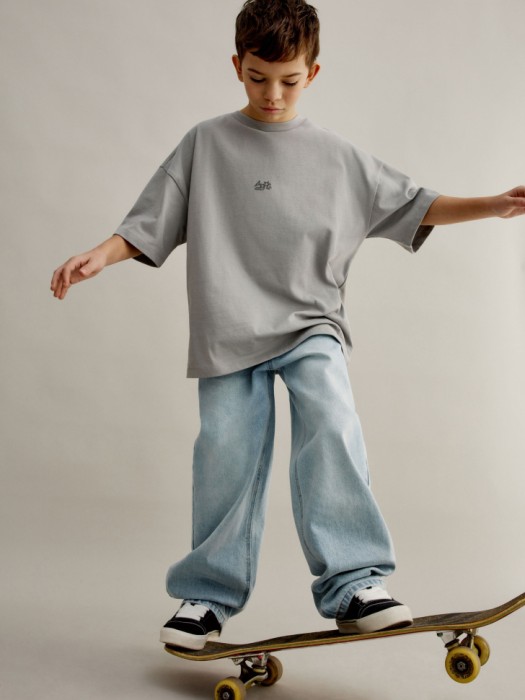 футболка оверсайз с принтом для мальчиков от бренда sela вид слева