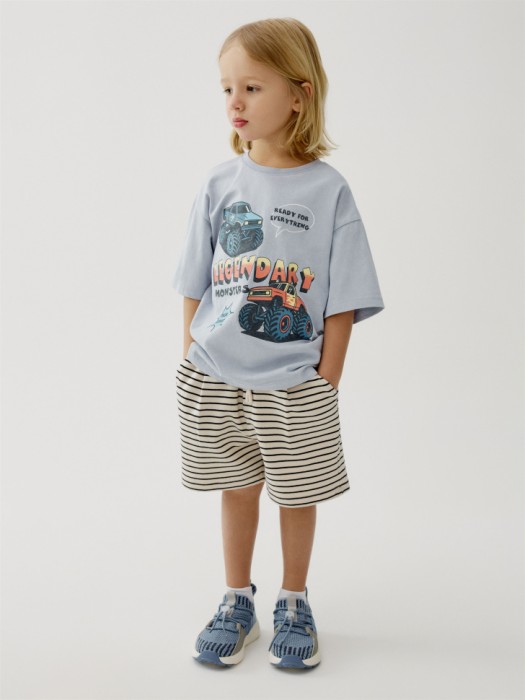 футболка оверсайз с принтом для мальчиков от бренда sela вид слева
