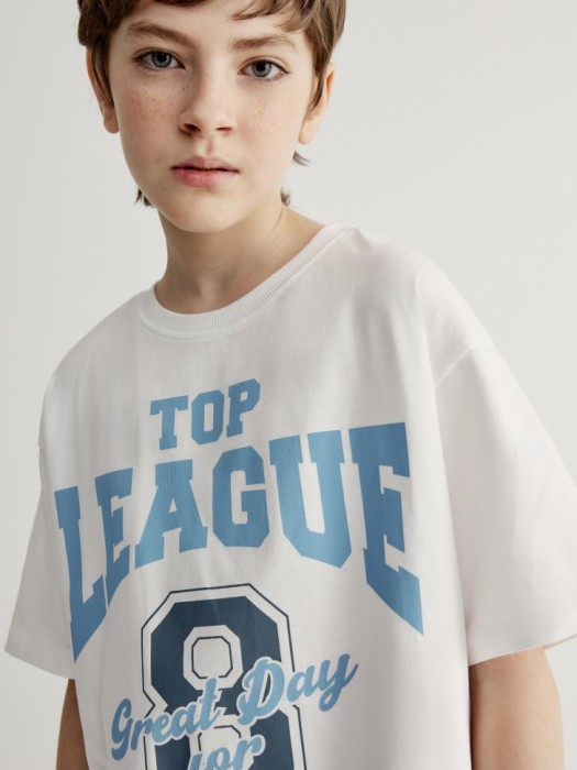 футболка оверсайз с принтом для мальчиков от бренда sela вид слева