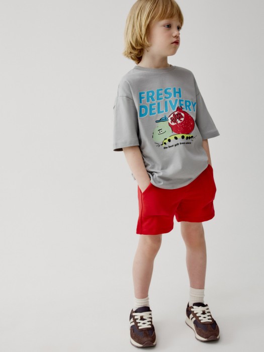 футболка оверсайз с принтом для мальчиков от бренда sela вид слева