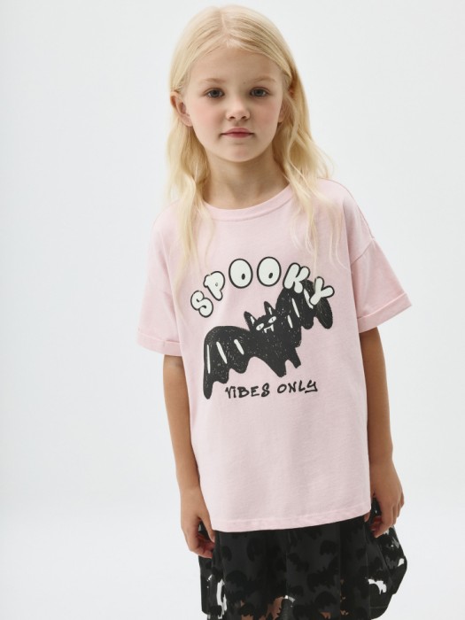 футболка оверсайз с принтом halloween для девочек от бренда sela вид слева
