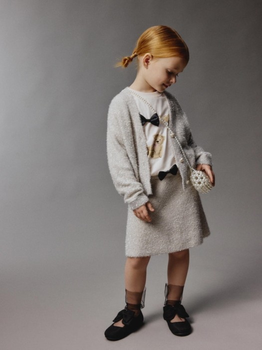 футболка оверсайз с принтом и аппликацией для девочек от бренда sela вид слева