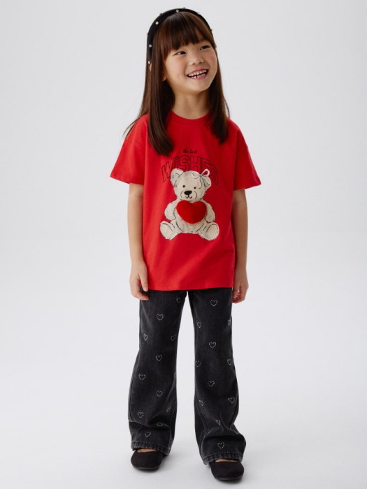 футболка оверсайз с принтом и аппликацией для девочек от бренда sela вид слева