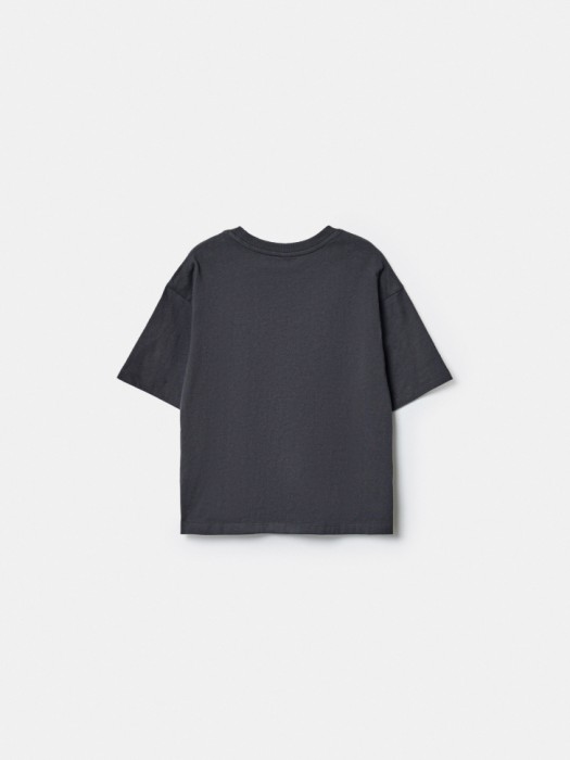 футболка оверсайз с принтом и аппликацией для девочек от бренда sela вид слева