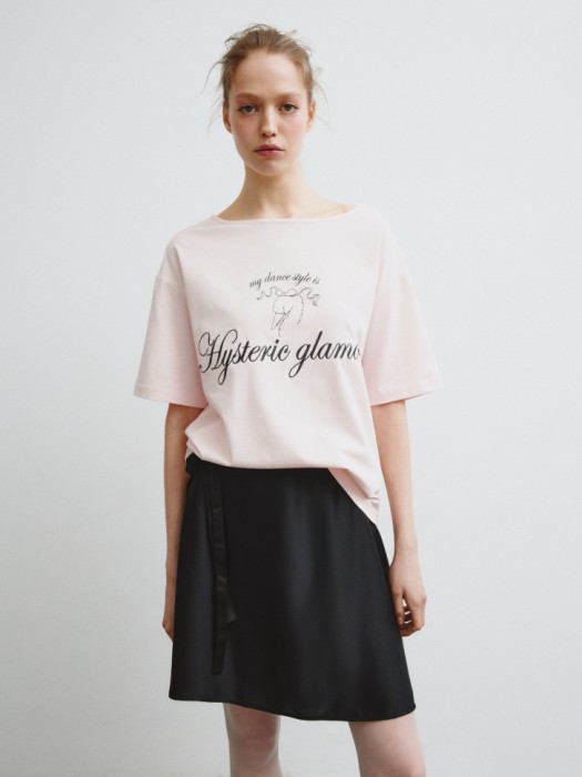 футболка оверсайз с принтом и вышивкой из линейки  young из россии вид сбоку