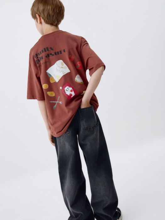 футболка оверсайз с принтом на спине детская от бренда sela вид слева