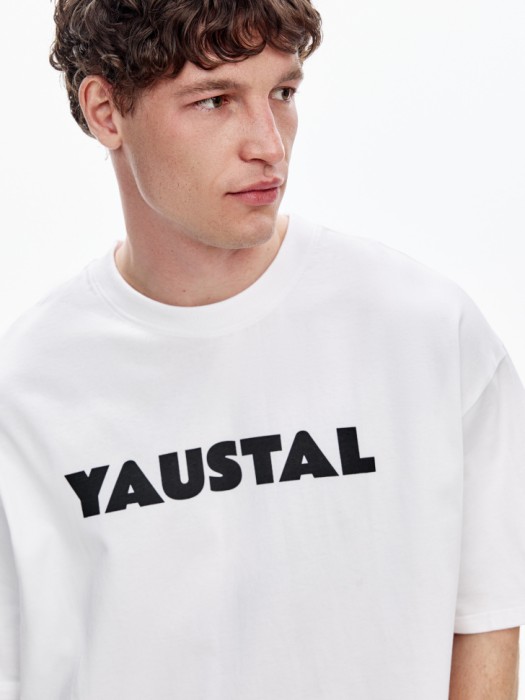 футболка оверсайз с принтом  x яндекс путешествия из россии вид сбоку