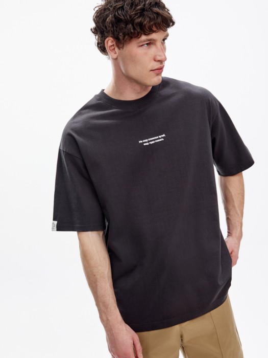 футболка оверсайз с принтом  x яндекс путешествия по цене 2599 руб вид справа