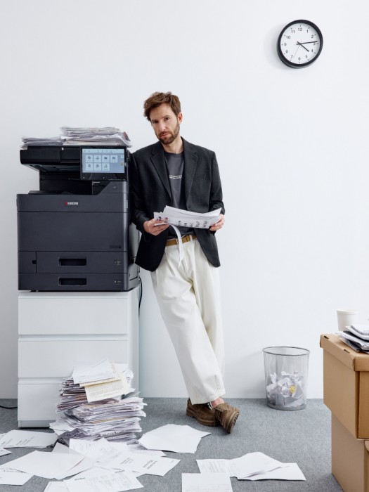 футболка оверсайз с принтом  x яндекс путешествия универсального стиля с лицевой стороны