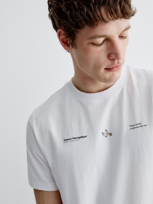 футболка оверсайз с принтом из россии вид сбоку