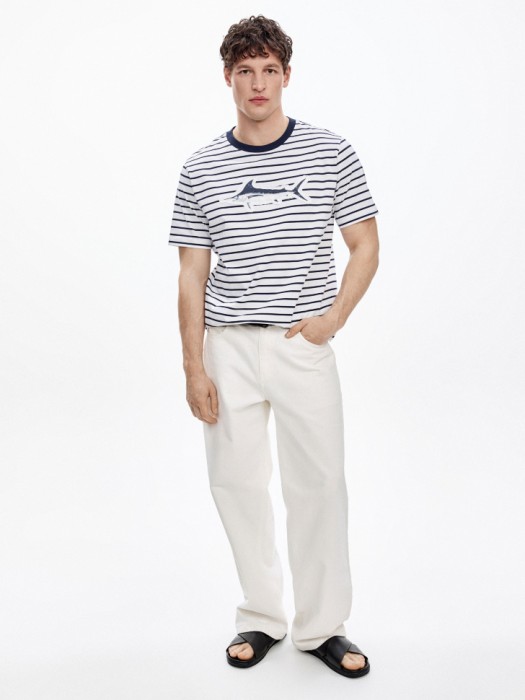 футболка оверсайз с принтом от бренда sela вид слева