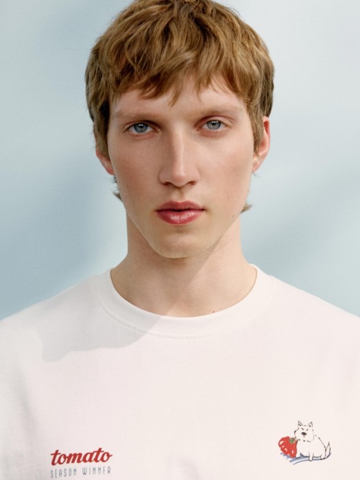 футболка оверсайз с принтом универсального стиля с лицевой стороны