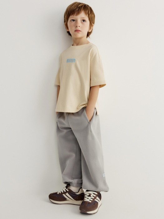 футболка оверсайз с вышивкой для мальчиков от бренда sela вид слева