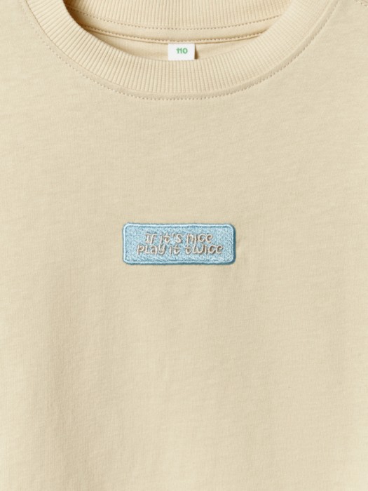 футболка оверсайз с вышивкой для мальчиков из россии вид сбоку