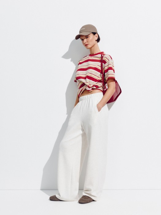 футболка оверсайз в полоску от бренда sela вид слева