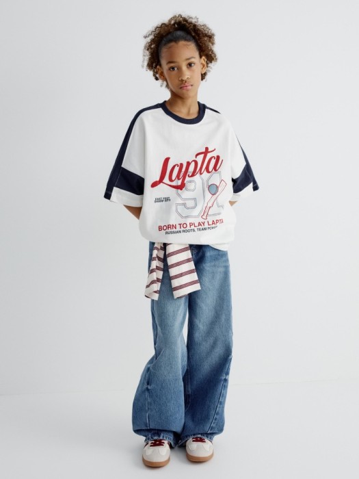 футболка оверсайз в спортивном стиле для девочек от бренда sela вид слева