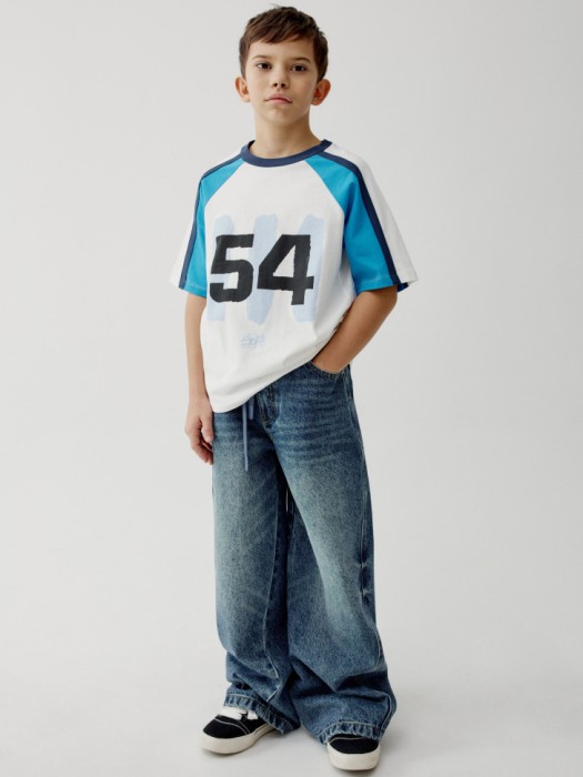 футболка оверсайз в спортивном стиле для мальчиков от бренда sela вид слева