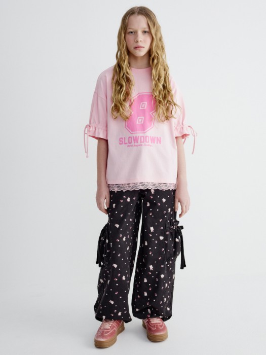 футболка оверсайз в спортивном стиле с кружевом для девочек от бренда sela вид слева