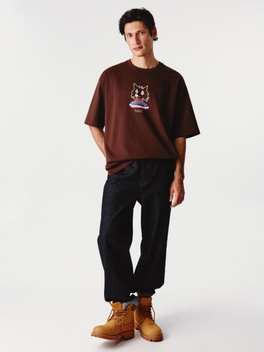 футболка oversize fit с принтом и вышивкой от бренда sela вид слева