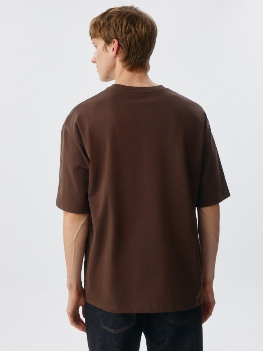 футболка oversize fit с принтом и вышивкой из россии вид сбоку