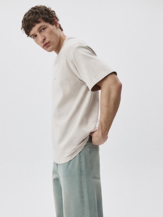 футболка oversize fit с принтом из россии вид сбоку