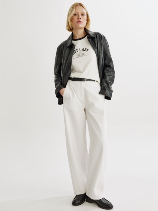 футболка приталенная с преппи-принтом от бренда sela вид слева