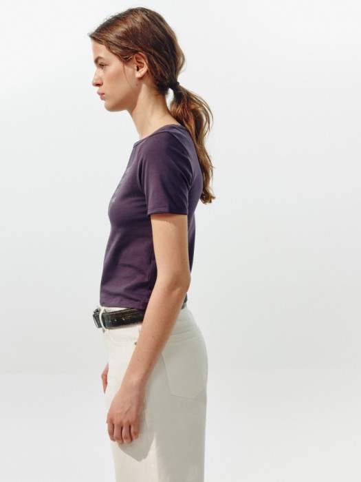 футболка приталенная с принтом из линейки  young по цене 1599 руб вид справа