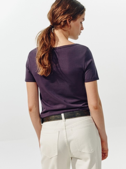 футболка приталенная с принтом из линейки  young из россии вид сбоку