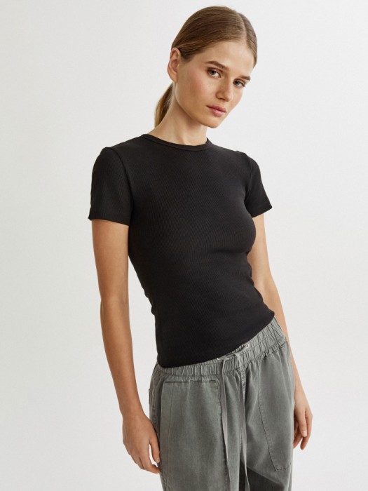 футболка приталенная в рубчик 4640611212858 фотография