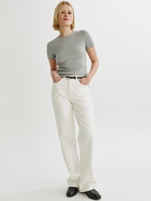 футболка приталенная в рубчик от бренда sela вид слева