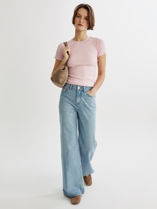 футболка приталенная в рубчик от бренда sela вид слева