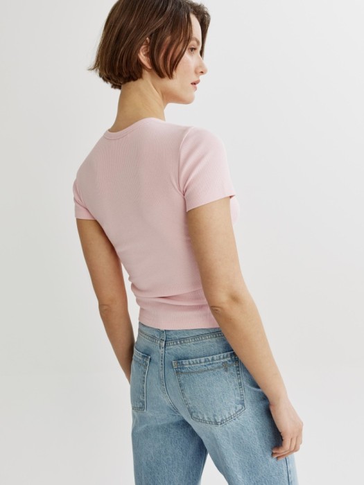 футболка приталенная в рубчик по цене 999 руб вид справа