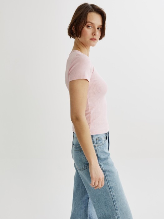 футболка приталенная в рубчик из россии вид сбоку