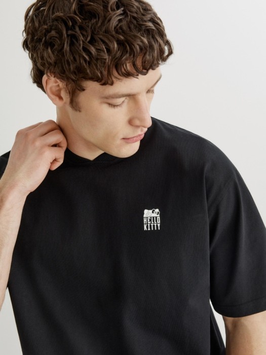 футболка прямого кроя с принтом hello kitty из россии вид сбоку