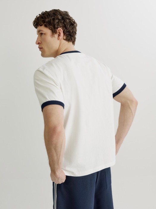 футболка прямого кроя с принтом hello kitty по цене 2599 руб вид справа