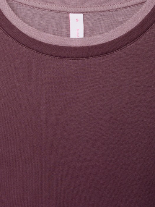 футболка с имитацией двуслойности из линейки  young универсального стиля с лицевой стороны