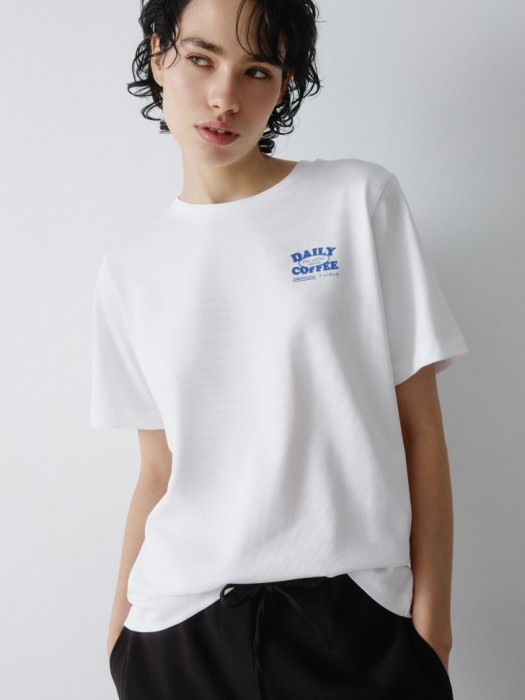 футболка с объемным принтом по цене 1799 руб вид справа